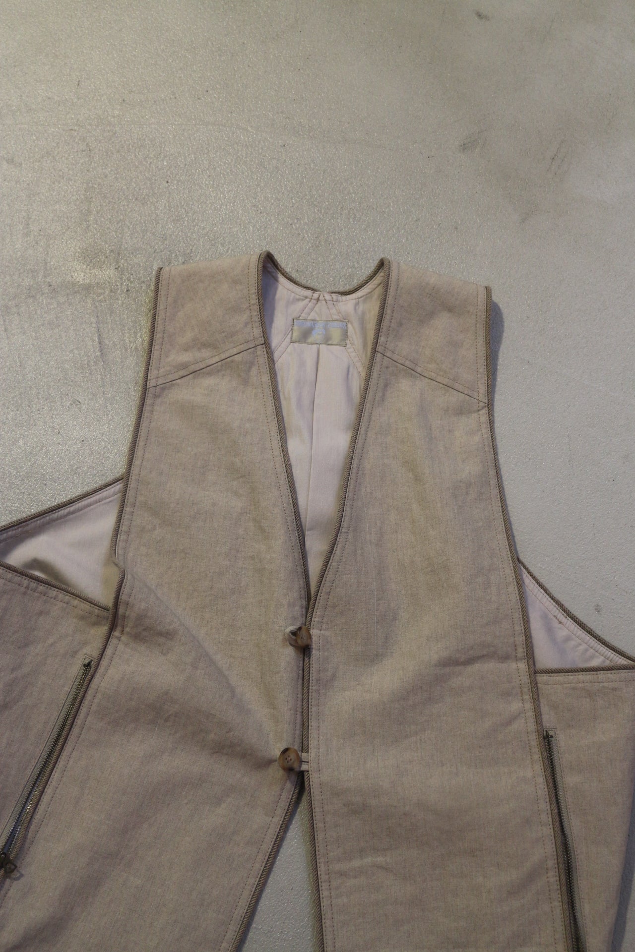 PIPING VEST